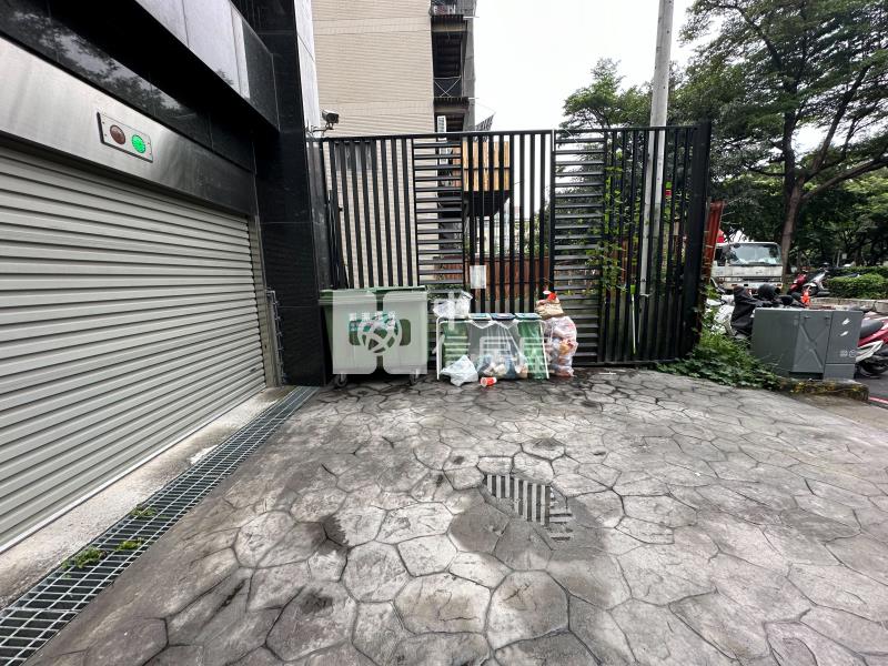 七期整棟收租電梯透套房屋室內格局與周邊環境