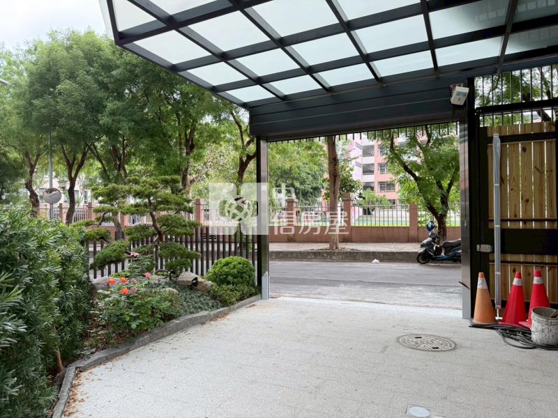 水湳經貿全新獨棟八房電梯別墅車庫停車房屋室內格局與周邊環境