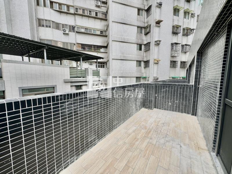 龍岡森林公園.全新完工.電梯透天房屋室內格局與周邊環境