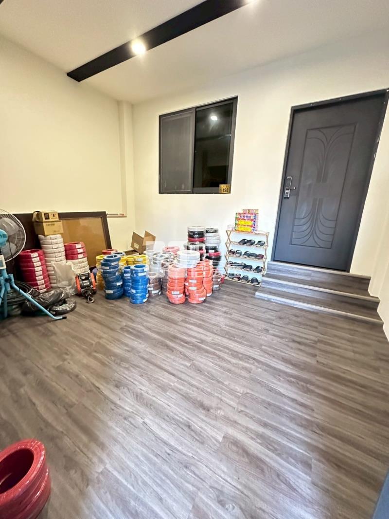 中平九街大面寬店面房屋室內格局與周邊環境