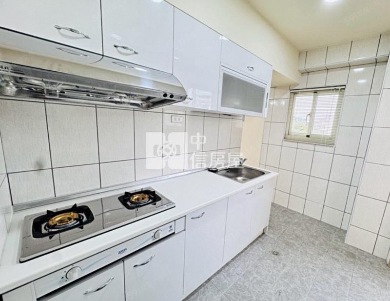 北屯昌平商圈爬梯公寓四樓房屋室內格局與周邊環境