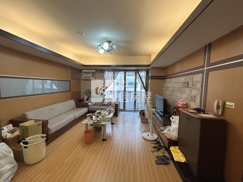 永康麗晶華廈三房+租車位房屋室內格局與周邊環境