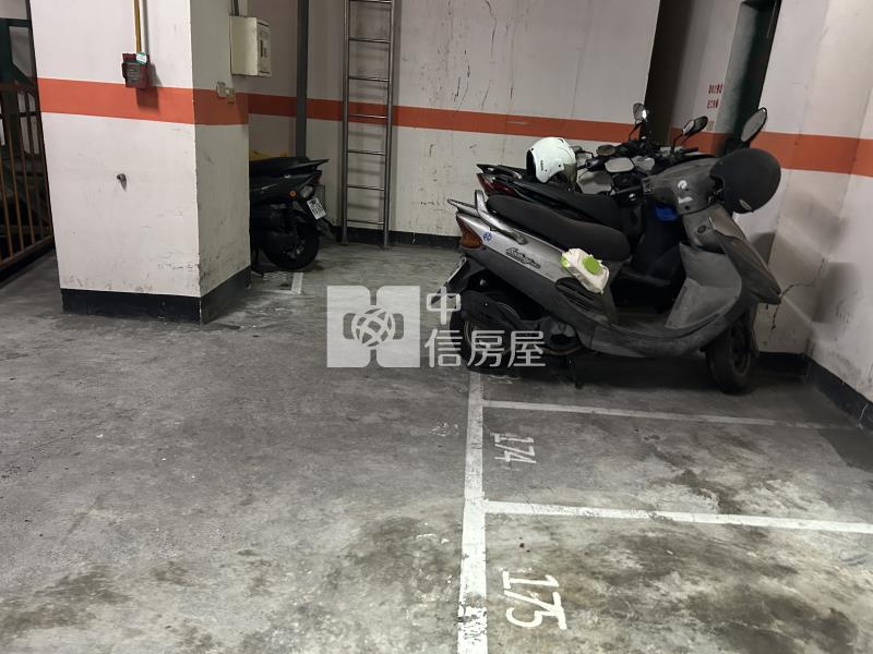 永康麗晶華廈三房+租車位房屋室內格局與周邊環境