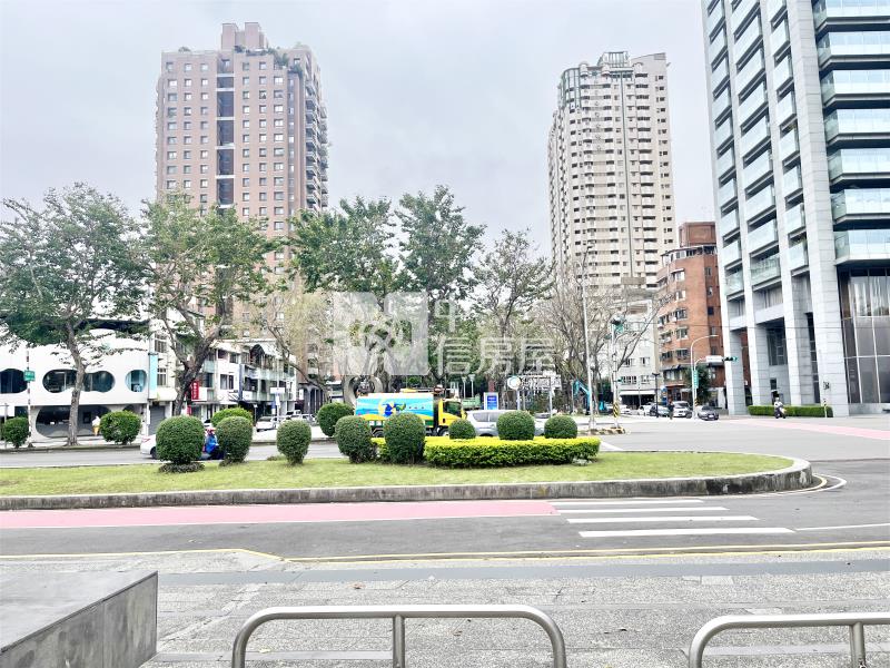 美術館大面寬金店面房屋室內格局與周邊環境