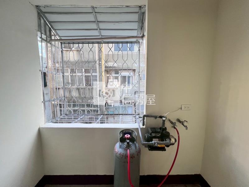 新時代百貨三房平車美寓房屋室內格局與周邊環境