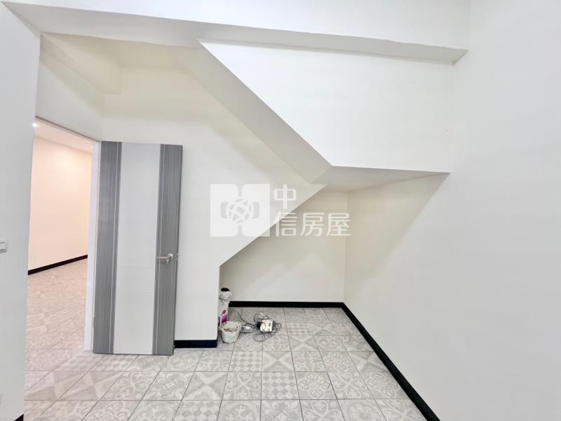 804旁前院停車孝親房透天房屋室內格局與周邊環境