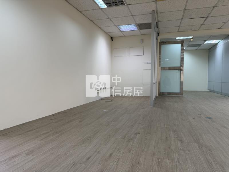 白金商務中心低價車位商辦房屋室內格局與周邊環境