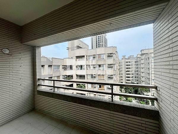林鼎願景櫻花捷運大三房平車房屋室內格局與周邊環境
