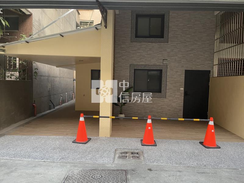 大東捷運站翻新1+夾雙車庫美寓房屋室內格局與周邊環境