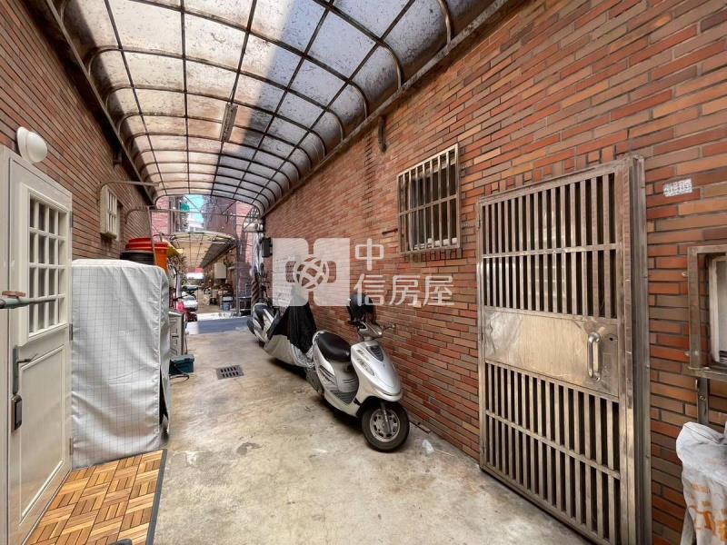 觀音新富路稀有面寬一樓收租聖品房屋室內格局與周邊環境