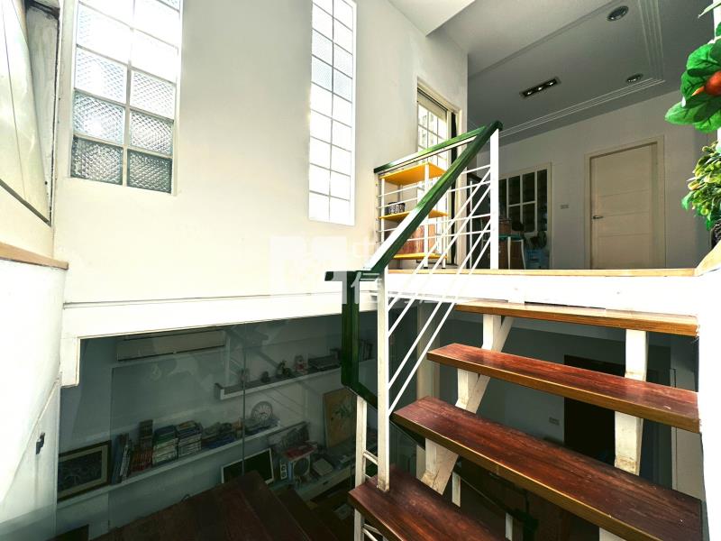 科博館大面寬臨路3主臥朝南美墅房屋室內格局與周邊環境