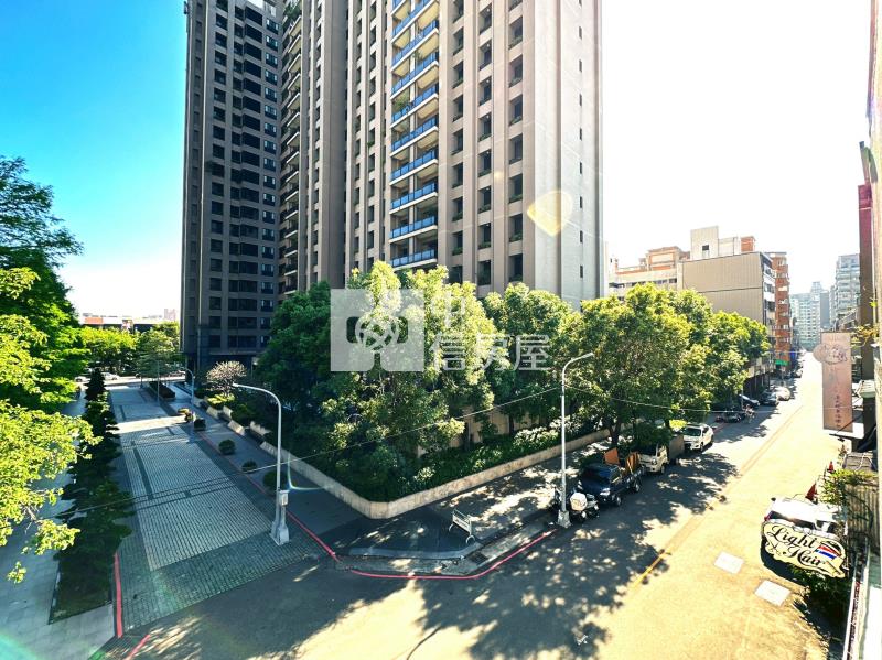 科博館大面寬臨路3主臥朝南美墅房屋室內格局與周邊環境