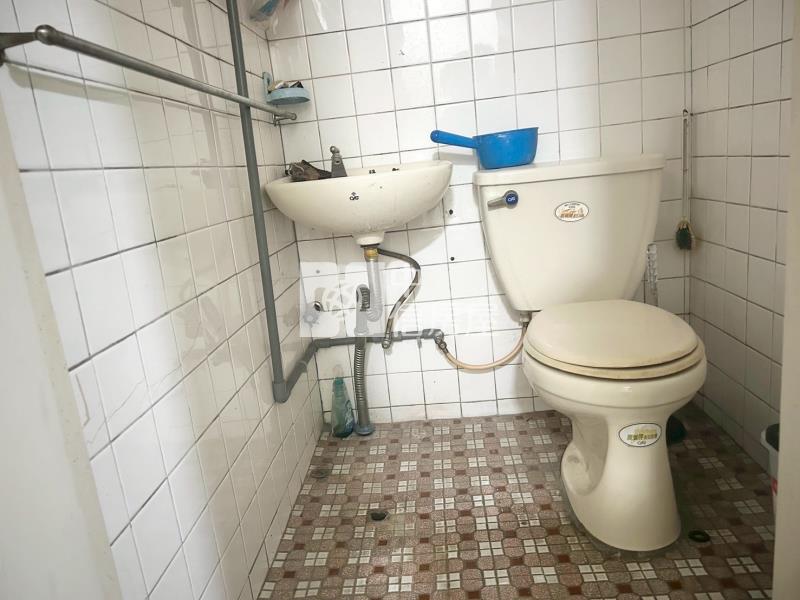 行政園區旁美透天房屋室內格局與周邊環境