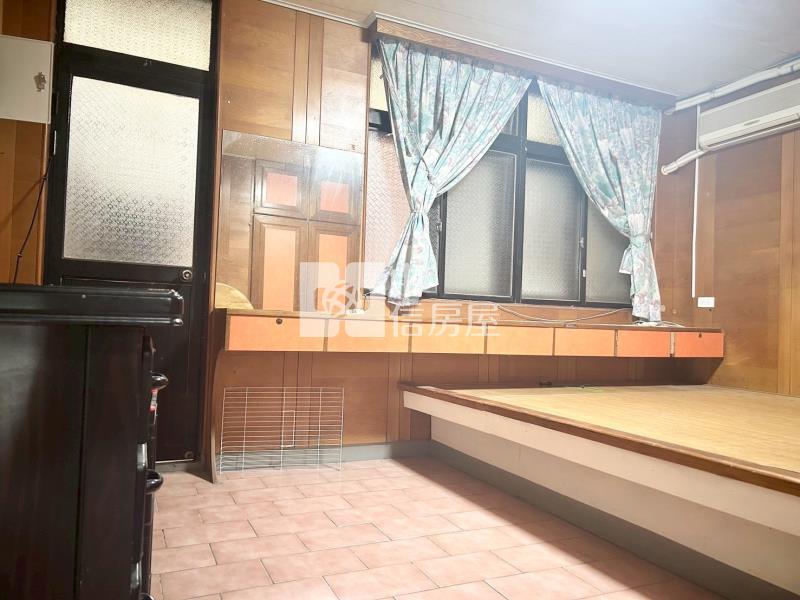 行政園區旁美透天房屋室內格局與周邊環境