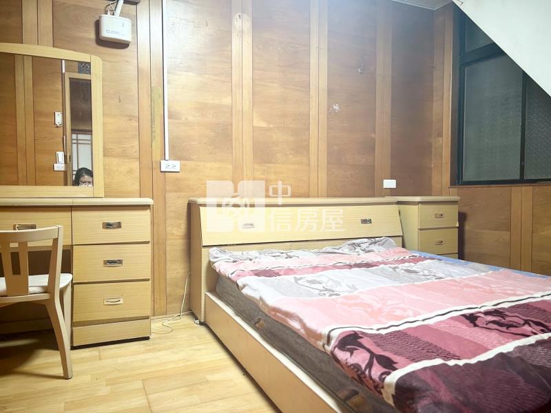 行政園區旁美透天房屋室內格局與周邊環境