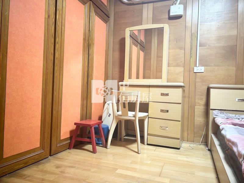 行政園區旁美透天房屋室內格局與周邊環境
