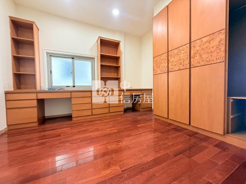 北區邊間臨路透店房屋室內格局與周邊環境