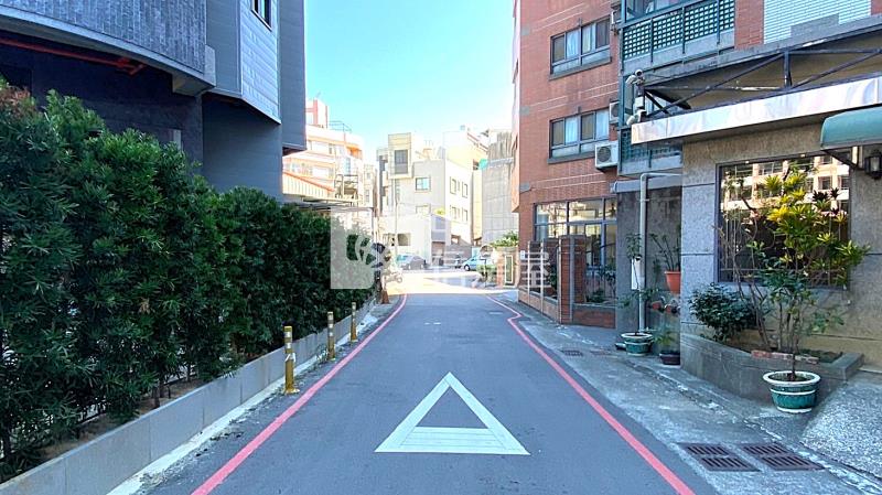 水湳經貿全新完工獨棟雙車電梯別墅房屋室內格局與周邊環境