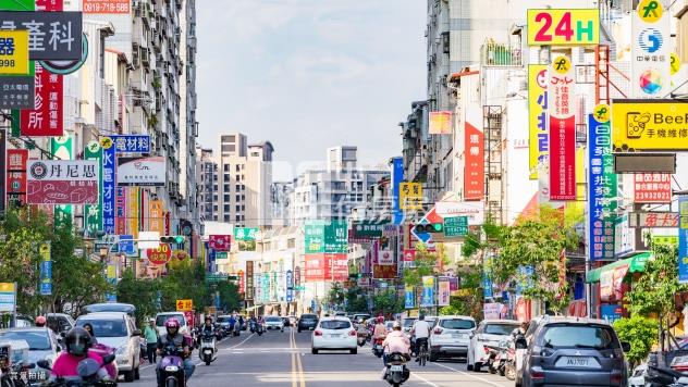 樹孝商圈.20米路.透天店面建地房屋室內格局與周邊環境