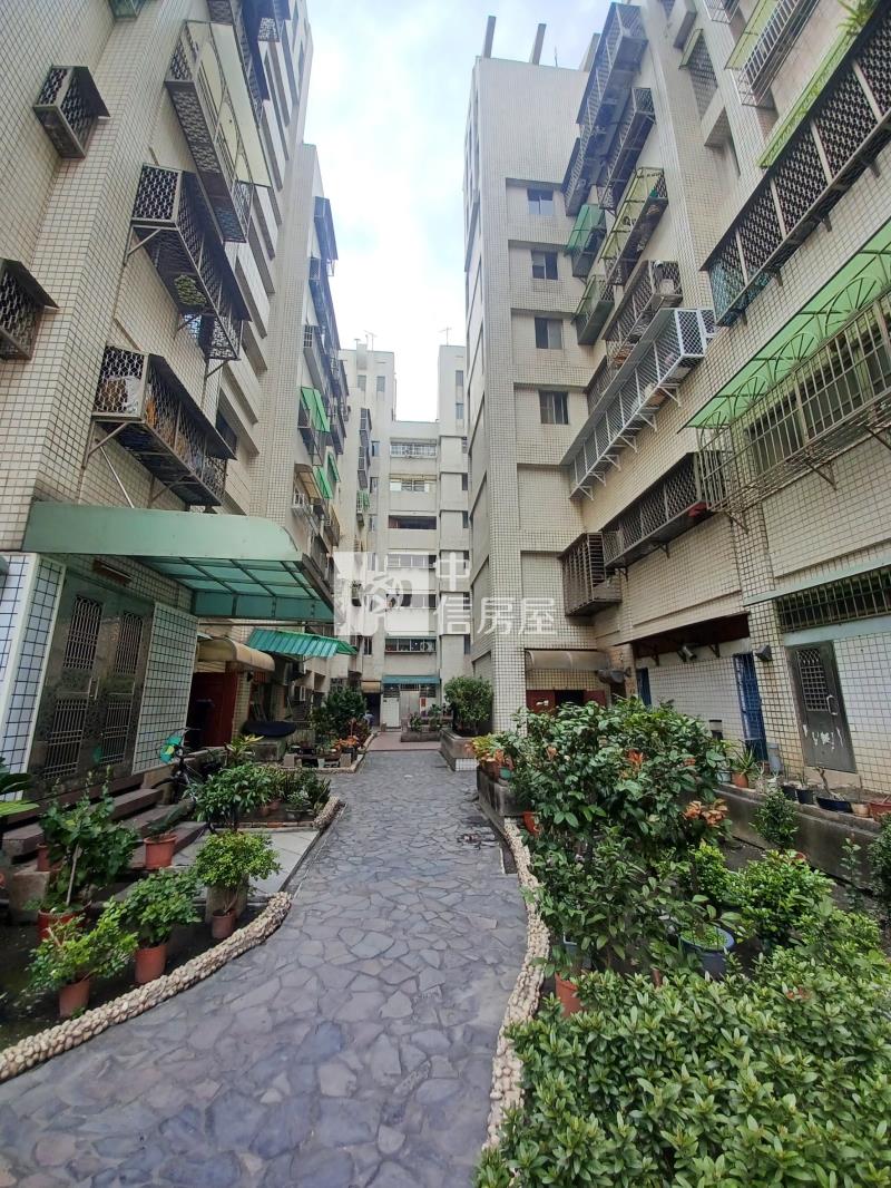 瑞隆商圈溫馨四房含平車房屋室內格局與周邊環境