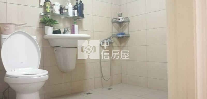 屏東公園華廈樓中樓房屋室內格局與周邊環境