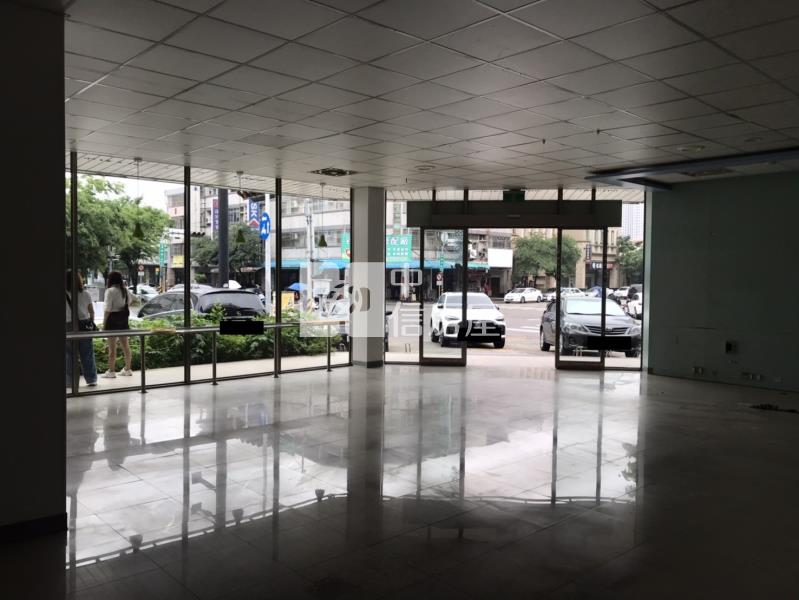 3Q11台中三角店面房屋室內格局與周邊環境