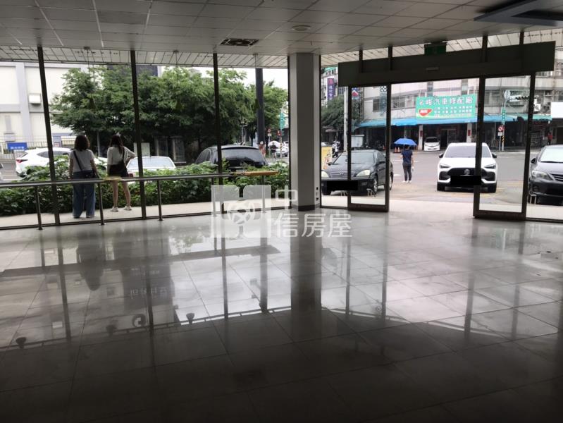 3Q11台中三角店面房屋室內格局與周邊環境