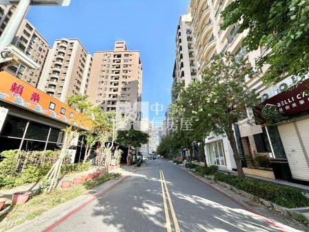 高雄房屋-美術館特區極美樓中樓平車美樓房屋室內格局與周邊環境