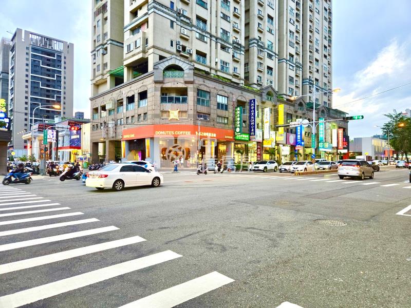 正崇德路稀有熱鬧金店房屋室內格局與周邊環境