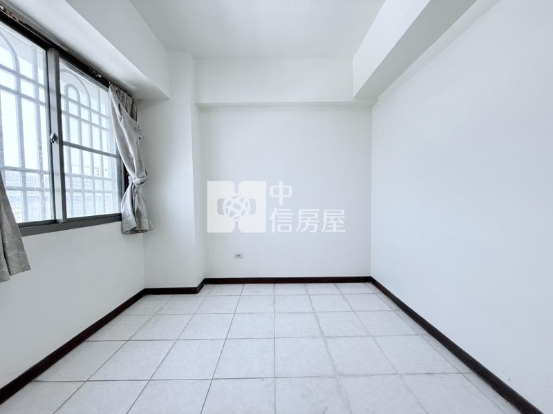 新市名人花園明亮三房車位房屋室內格局與周邊環境