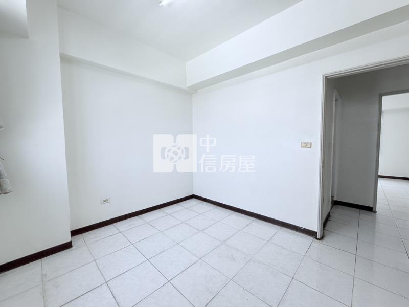 新市名人花園明亮三房車位房屋室內格局與周邊環境