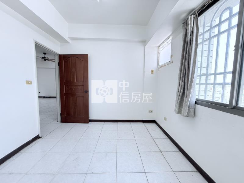 新市名人花園明亮三房車位房屋室內格局與周邊環境