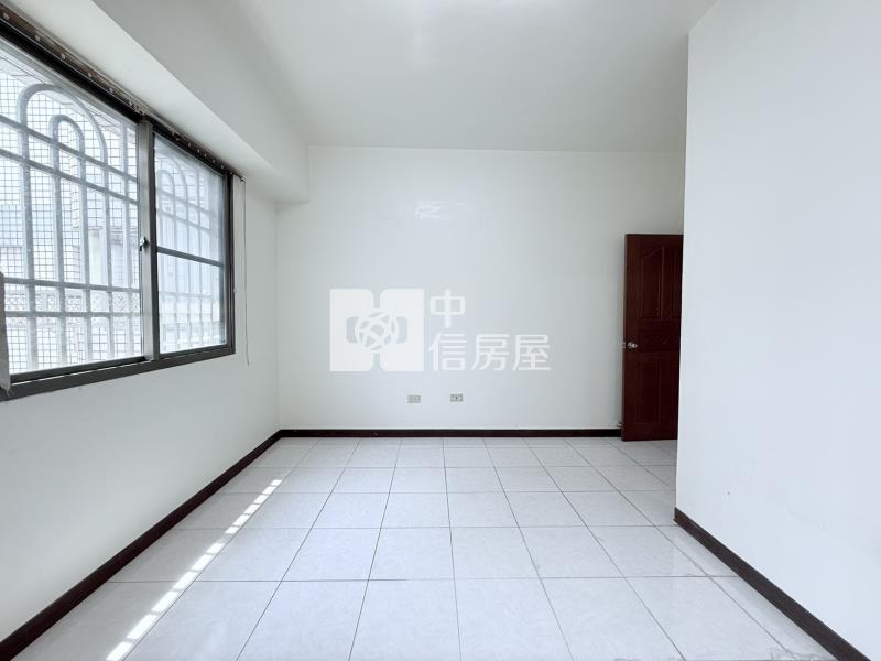 新市名人花園明亮三房車位房屋室內格局與周邊環境