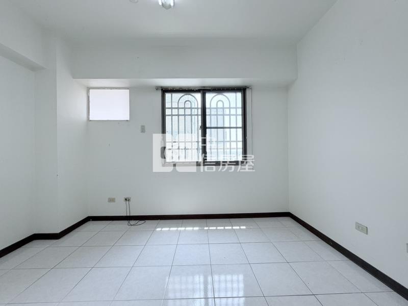 新市名人花園明亮三房車位房屋室內格局與周邊環境