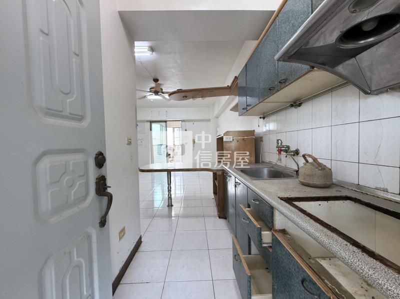 新市名人花園明亮三房車位房屋室內格局與周邊環境