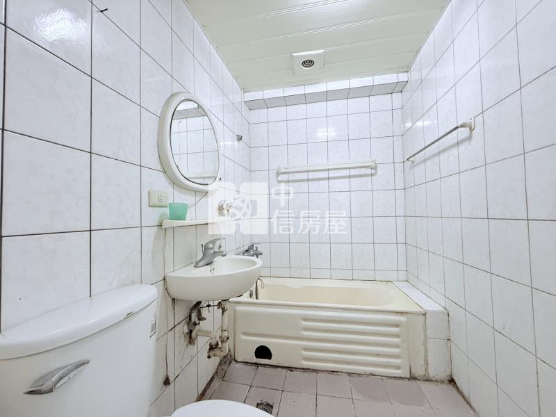 新市名人花園明亮三房車位房屋室內格局與周邊環境