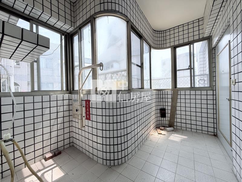 新市名人花園明亮三房車位房屋室內格局與周邊環境