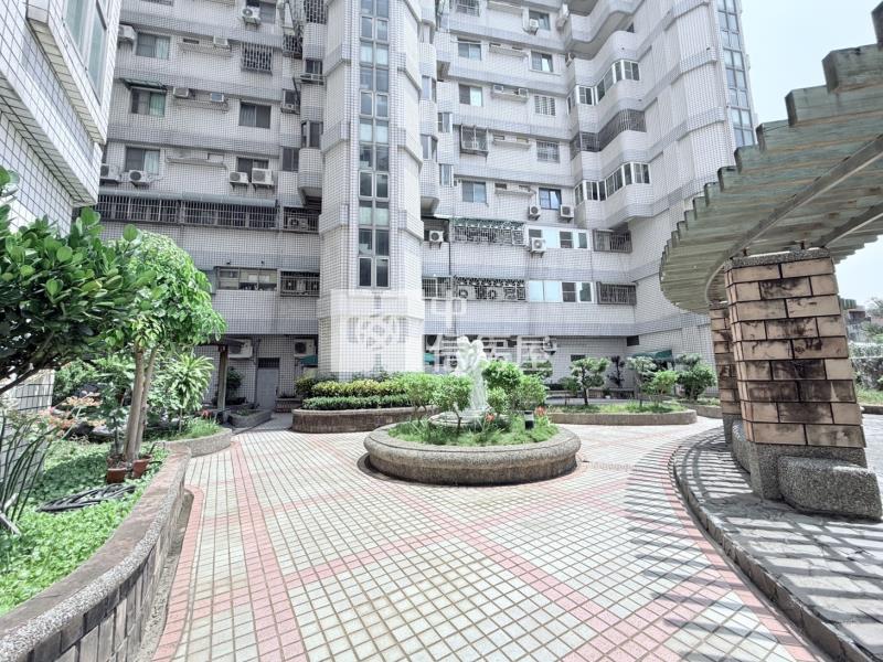 新市名人花園明亮三房車位房屋室內格局與周邊環境