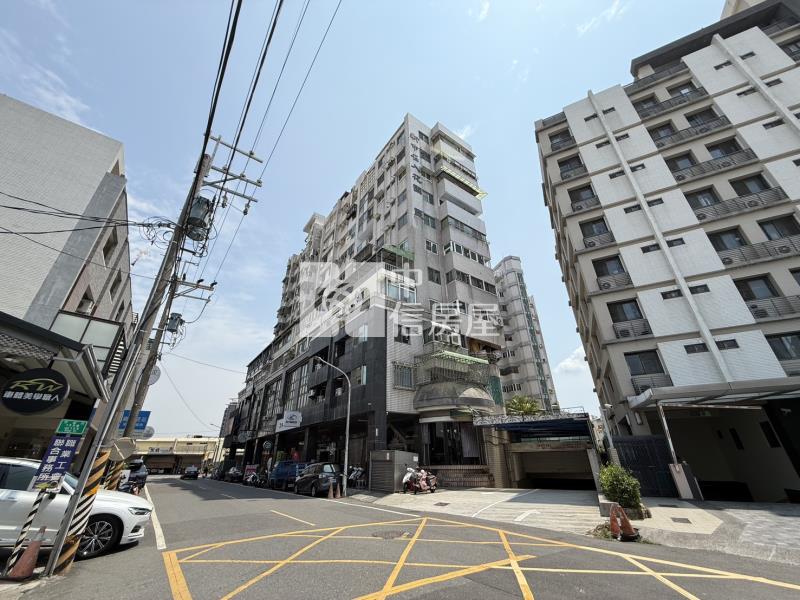 新市名人花園明亮三房車位房屋室內格局與周邊環境