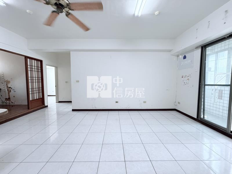 新市名人花園明亮三房車位房屋室內格局與周邊環境