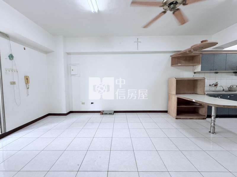 新市名人花園明亮三房車位房屋室內格局與周邊環境