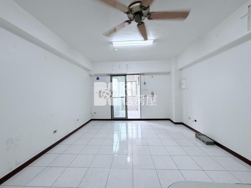 新市名人花園明亮三房車位房屋室內格局與周邊環境