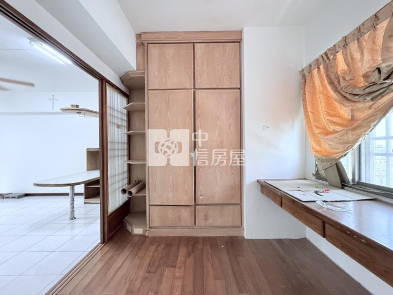 新市名人花園明亮三房車位房屋室內格局與周邊環境