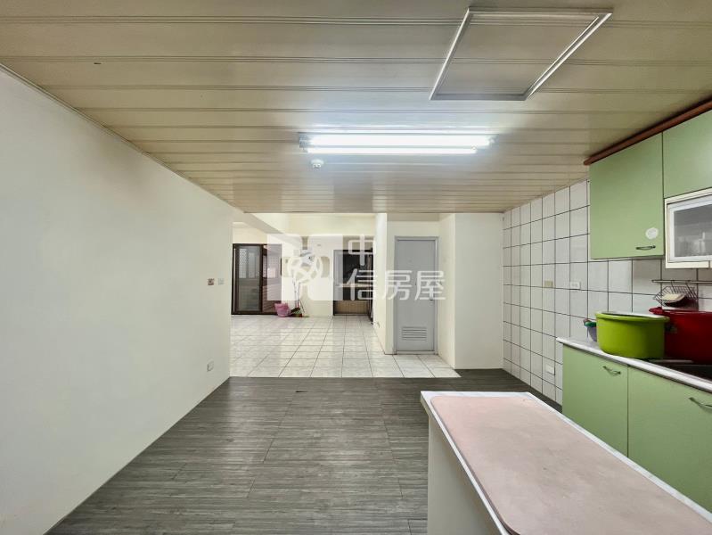 潭陽國小旁｜瑞府尊爵｜大三房附車位房屋室內格局與周邊環境