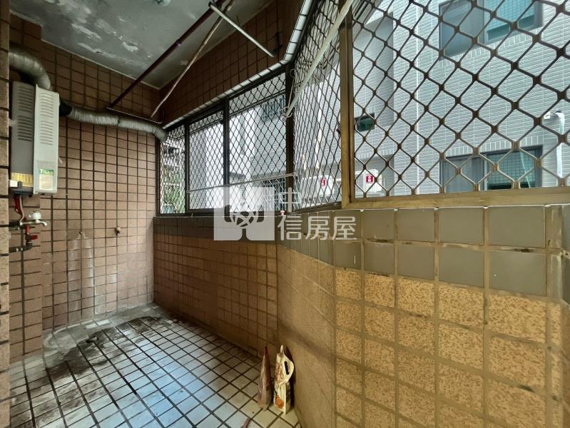 潭陽國小旁｜瑞府尊爵｜大三房附車位房屋室內格局與周邊環境