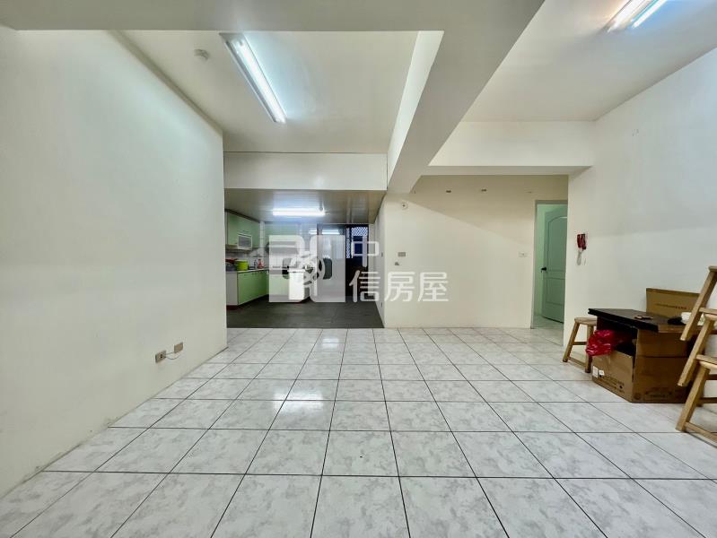 潭陽國小旁｜瑞府尊爵｜大三房附車位房屋室內格局與周邊環境