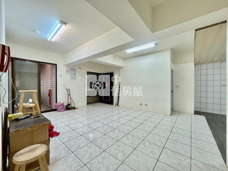 潭陽國小旁｜瑞府尊爵｜大三房附車位房屋室內格局與周邊環境