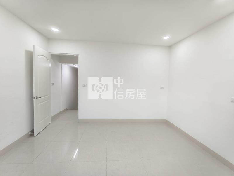 屏東三期近和樂新整店住房屋室內格局與周邊環境