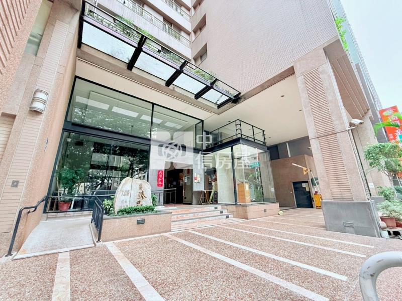 波蜜臻品三房車位房屋室內格局與周邊環境