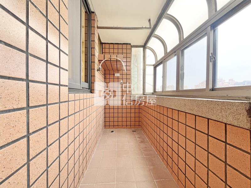 青海商圈全新整理3房車位房屋室內格局與周邊環境